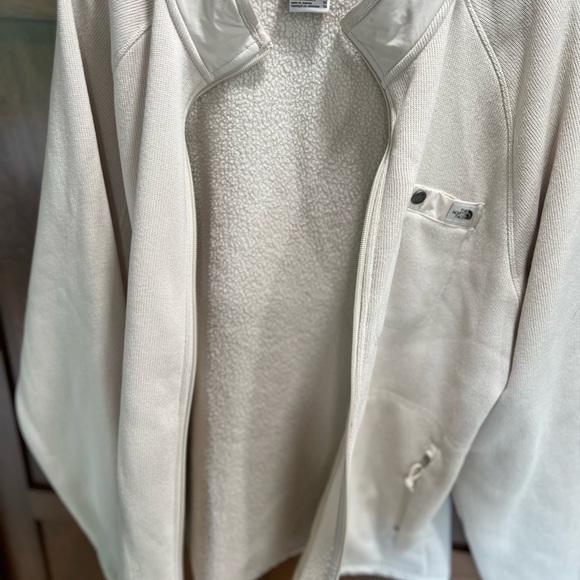 Like new!! The North Face men’s XL Gordon
Lyons Full Zip Fleece Sweater
Jacket - Picture 13 of 14